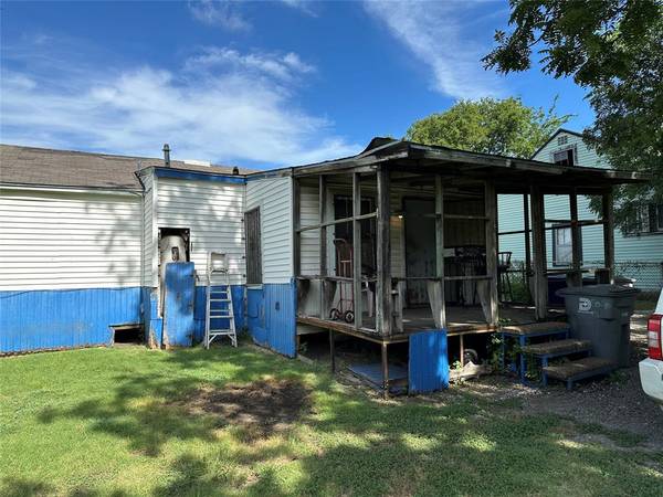 9208 Newhall Street, Dallas, TX 75232