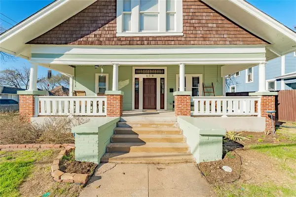 818 W Richmond Avenue, Fort Worth, TX 76110