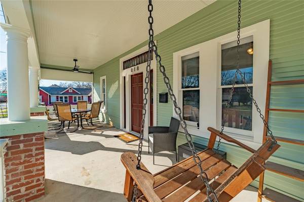818 W Richmond Avenue, Fort Worth, TX 76110