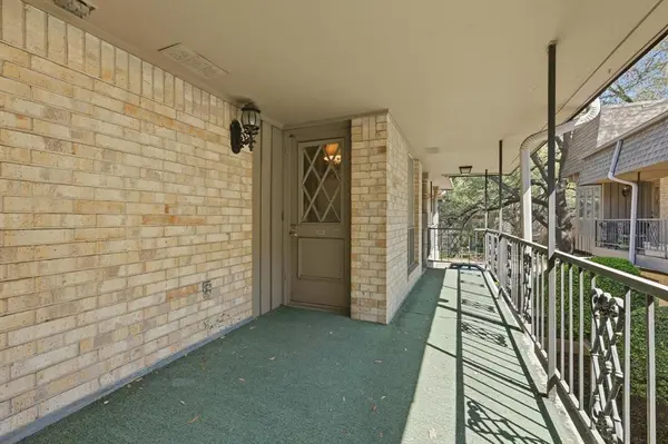 4320 Bellaire Drive S #240W, Fort Worth, TX 76109