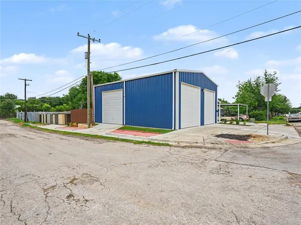 3322 N Calhoun Street, Fort Worth, TX 76106