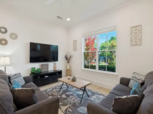732 W 7th Street, Dallas, TX 75208