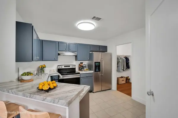 2306 Balvanera Plaza, Dallas, TX 75211