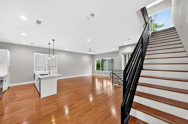 1914 California Drive #102, Dallas, TX 75204