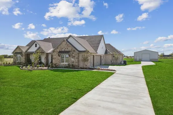25 Dove Landing, Valley View, TX 76272