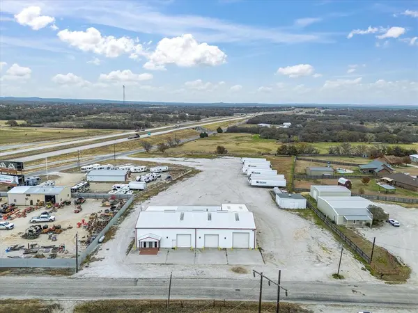 707 S Wickham Street, Alvord, TX 76225