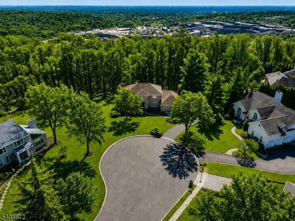 50 Pinewood Cres, Berkeley Heights Twp., NJ 07922