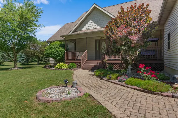 1016 Lukesport RD, Quincy Twp, MI 49082