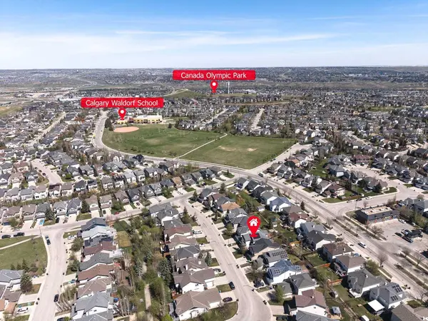 32 Cougarstone SQ SW, Calgary, AB T3H 5J4
