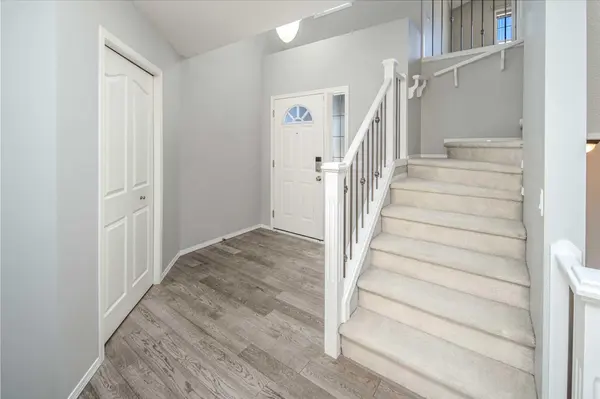 32 Cougarstone SQ SW, Calgary, AB T3H 5J4