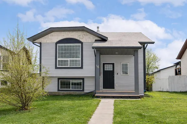 16 Johnson Close, Penhold, AB T0M 0R1