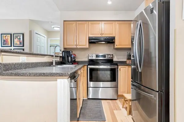 23 Lorraine DR #318, Toronto C07, ON M2N 6Z6