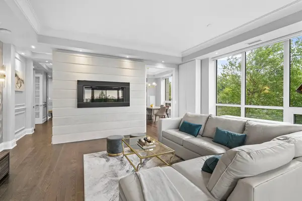 9 Stollery Pond CRES #203, Markham, ON L6C 0Y1