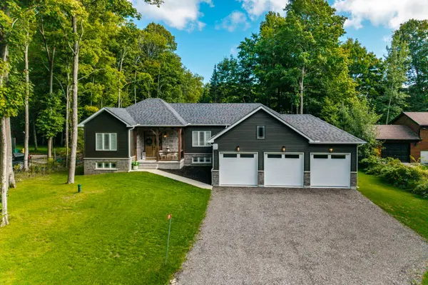 15 Pinecone AVE, Tiny, ON L9M 0J2