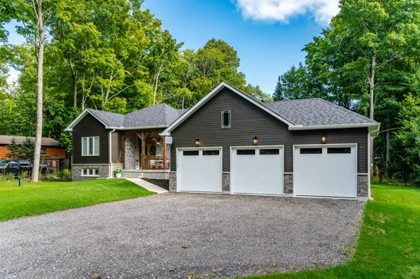 15 Pinecone AVE, Tiny, ON L9M 0J2