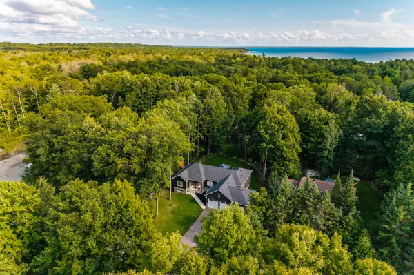 15 Pinecone AVE, Tiny, ON L9M 0J2