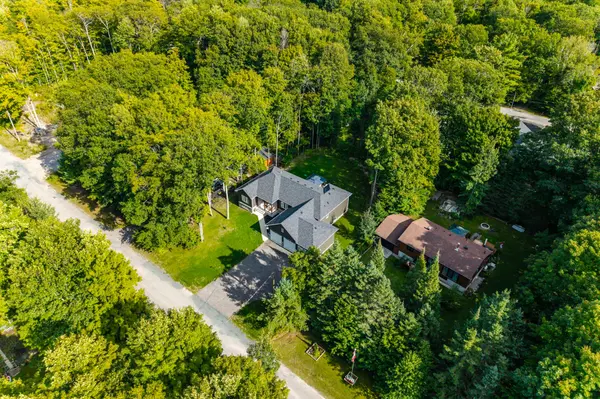 15 Pinecone AVE, Tiny, ON L9M 0J2