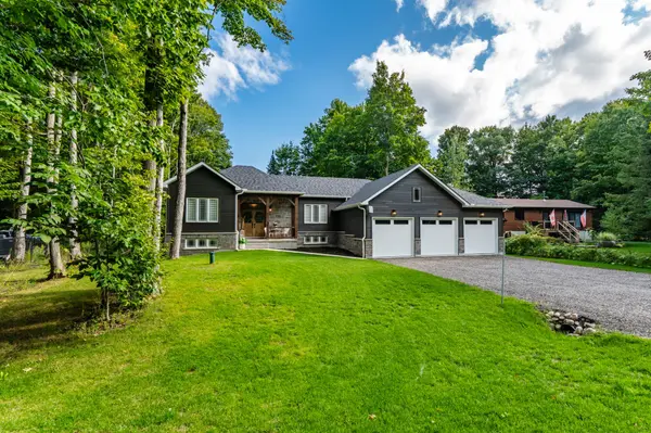15 Pinecone AVE, Tiny, ON L9M 0J2
