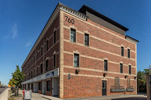 760 Lakeshore RD E #201, Mississauga, ON L5E 1C7