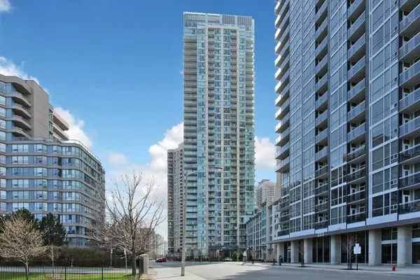 225 Webb DR #903, Mississauga, ON L5B 4P2