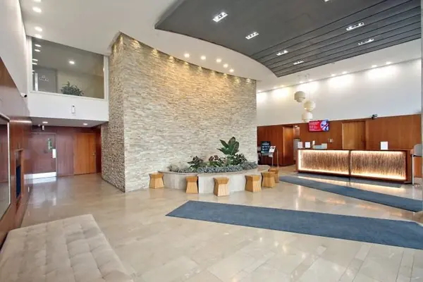 225 Webb DR #903, Mississauga, ON L5B 4P2