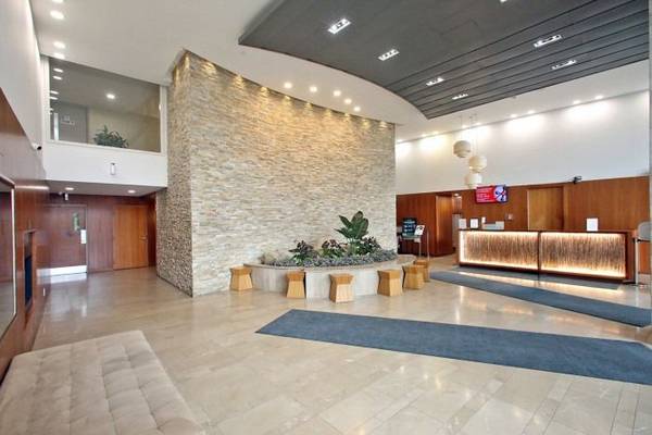 225 Webb DR #903, Mississauga, ON L5B 4P2