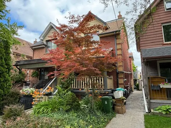 33 Salem AVE #Upper, Toronto W02, ON M6H 3C2