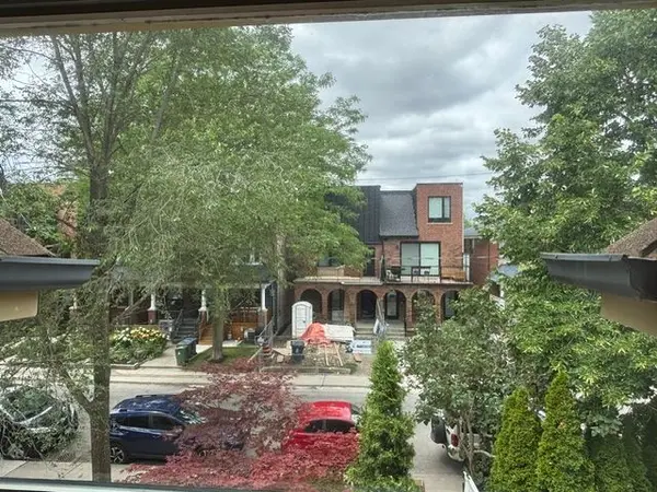 33 Salem AVE #Upper, Toronto W02, ON M6H 3C2
