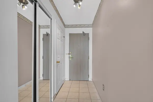 2177 Burnhamthorpe RD W #1412, Mississauga, ON L5L 5P9
