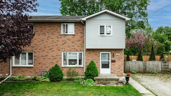 49 Wellington ST W, South Huron, ON N0M 1S2