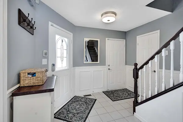 51 Cartier CRES, Hamilton, ON L8W 3L8