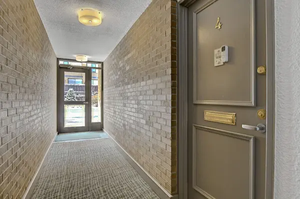 525 St Laurent BLVD #4, Manor Park - Cardinal Glen And Area, ON K1K 2Z9