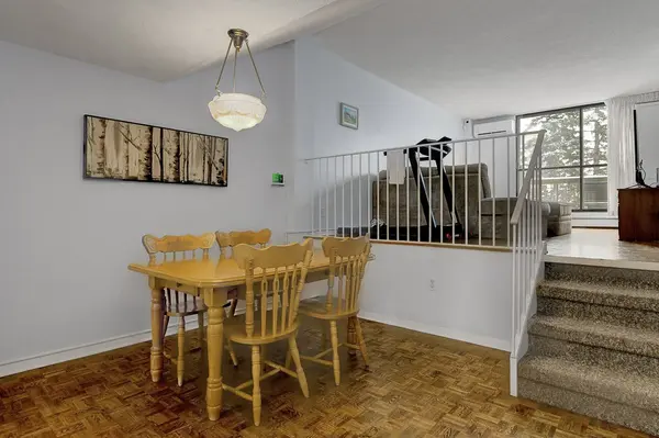 525 St Laurent BLVD #4, Manor Park - Cardinal Glen And Area, ON K1K 2Z9