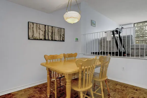 525 St Laurent BLVD #4, Manor Park - Cardinal Glen And Area, ON K1K 2Z9