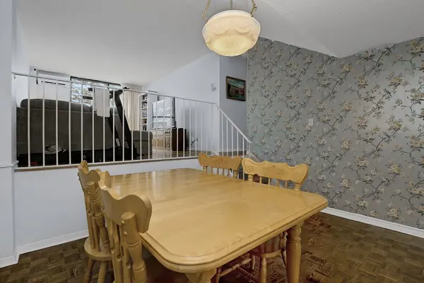 525 St Laurent BLVD #4, Manor Park - Cardinal Glen And Area, ON K1K 2Z9