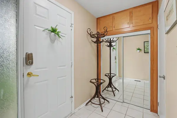 95 Seabrooke DR, Kanata, ON K2L 2H9