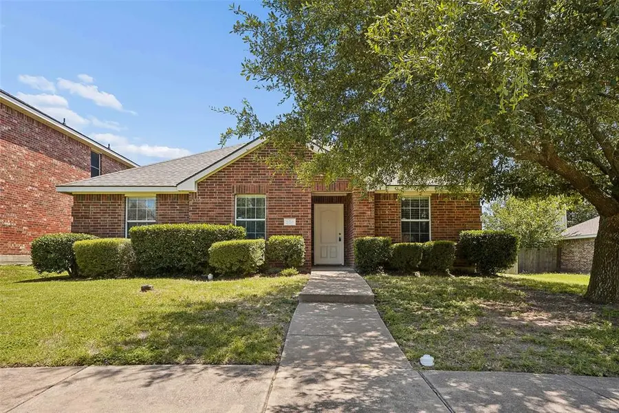 205 Rosewood Court, Red Oak, TX 75154