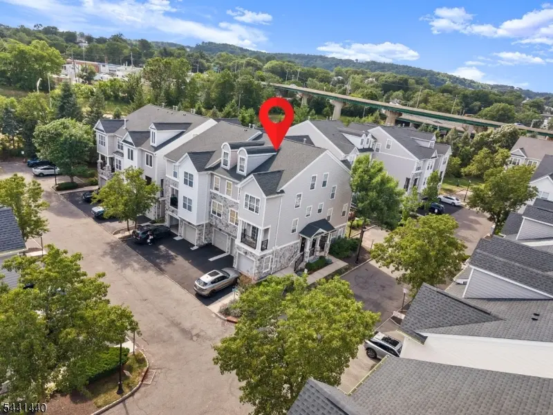 177 Winchester Ct, Clifton City, NJ 07013