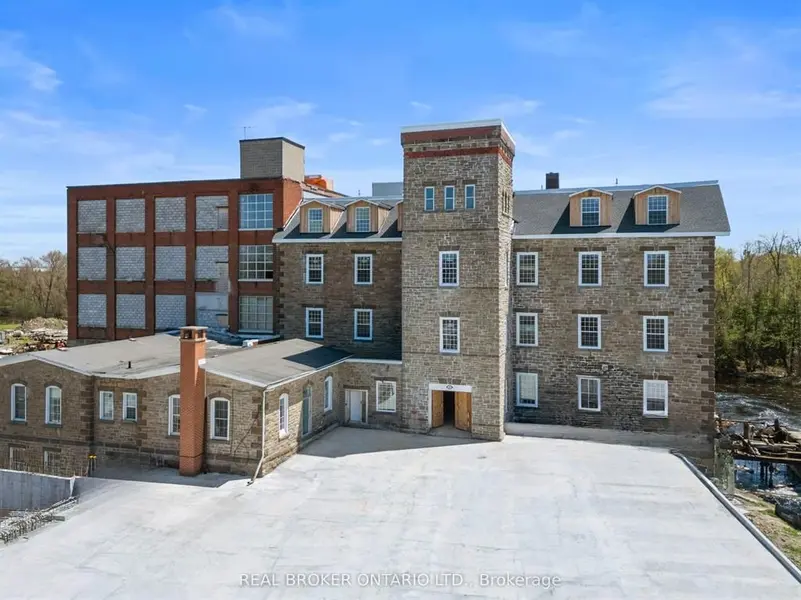 150 Mill ST #203, Carleton Place, ON K7C 1T4