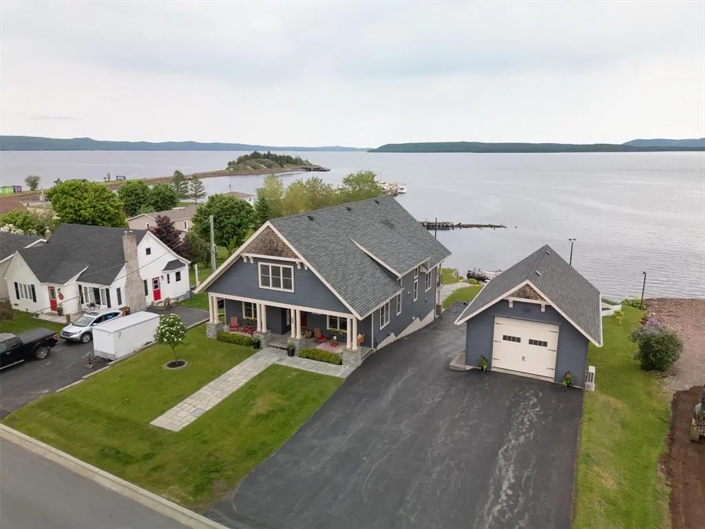 28 Church Road, Botwood, NL A0H 1E0