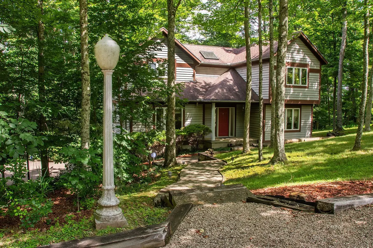 10880 Peach Ridge Rd, Athens, OH 45701