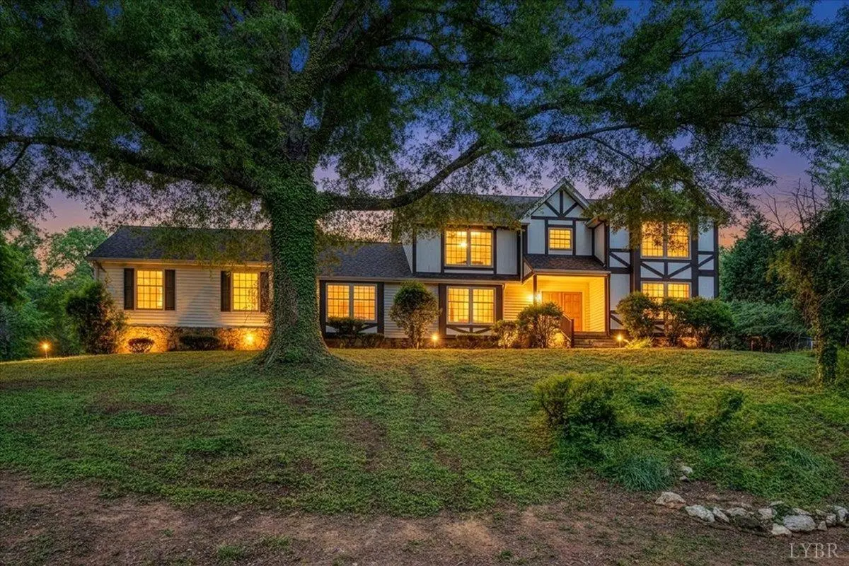 802 SW Oakwood DR, Roanoke, VA 24015