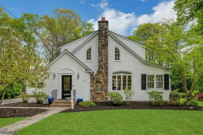 122 Kenilworth Rd, Mountain Lakes Boro, NJ 07046