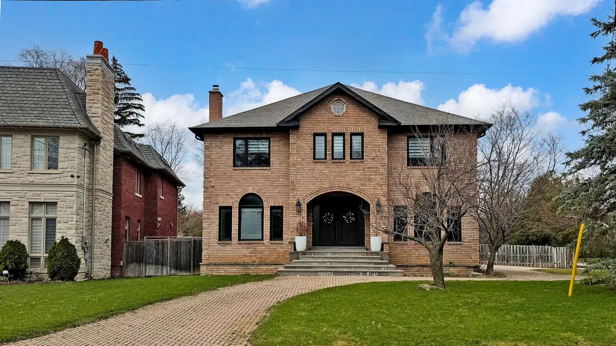 20 Blaine DR, Toronto C13, ON M3B 2G4