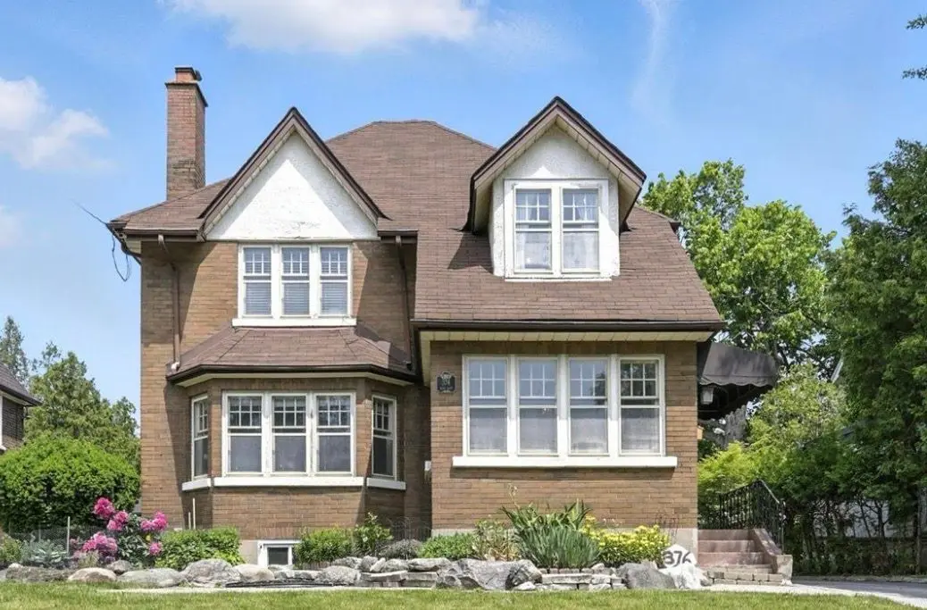 376 King ST E, Oshawa, ON L1H 1E2