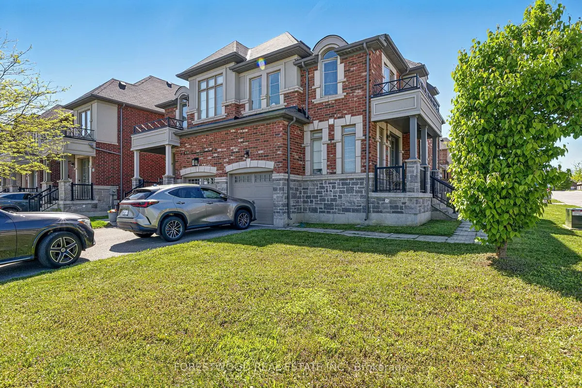 634 Sweetwater CRES, Newmarket, ON L3X 0H5