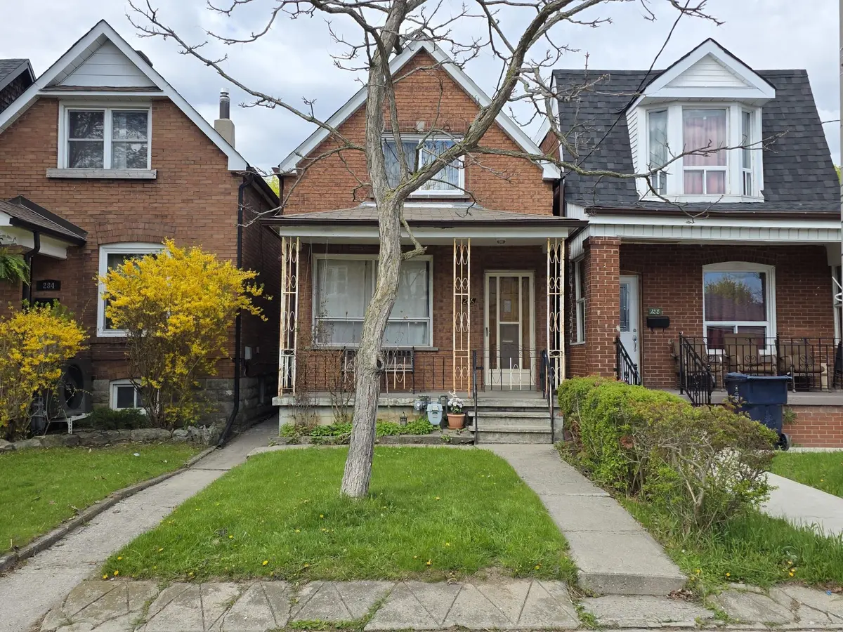 286 Harvie AVE, Toronto W03, ON M6E 4K7