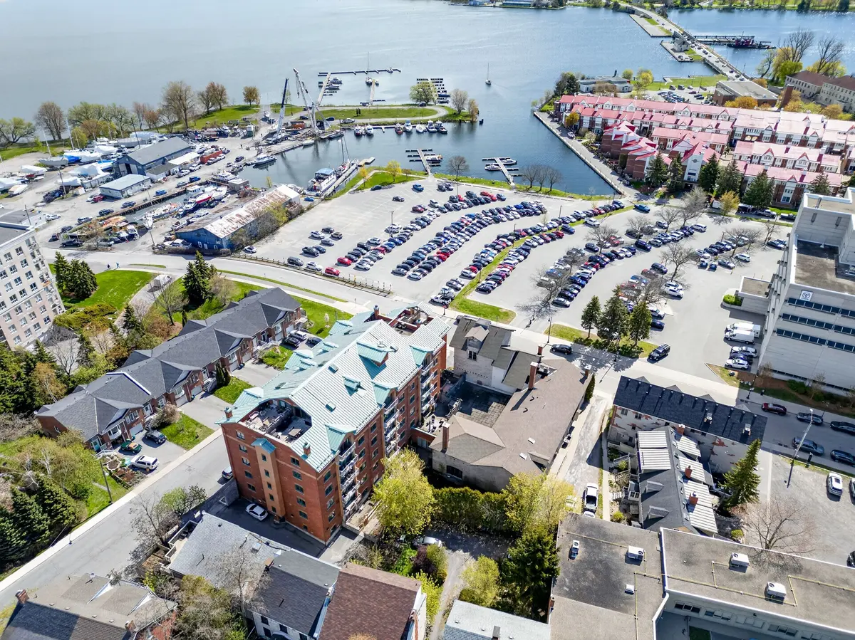 2 Bay ST #202, Kingston, ON K7K 6T7