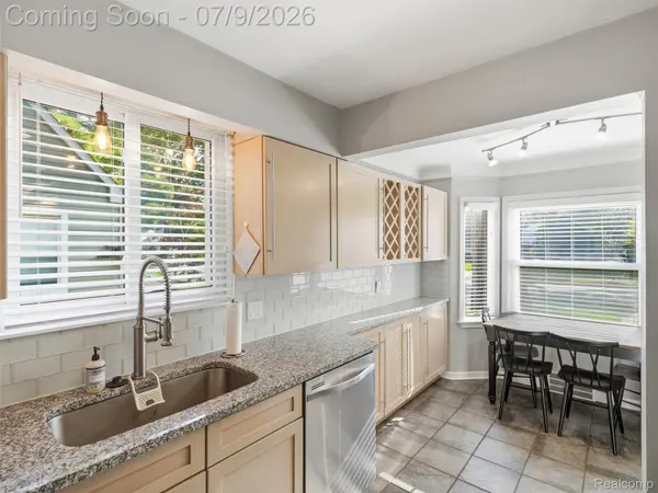 622 N Rembrandt AVE, Royal Oak, MI 48067