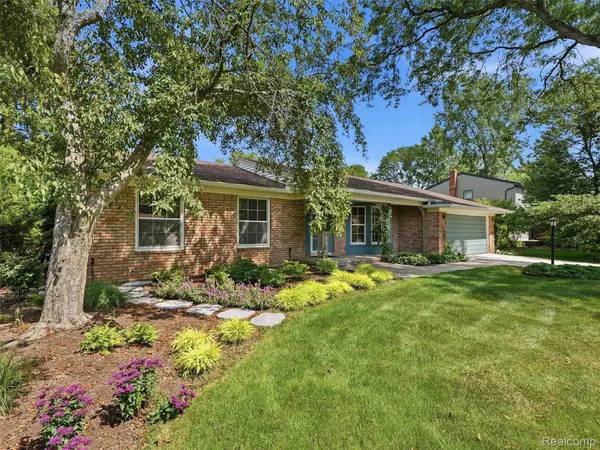 31526 Sunset DR, Beverly Hills Village, MI 48025